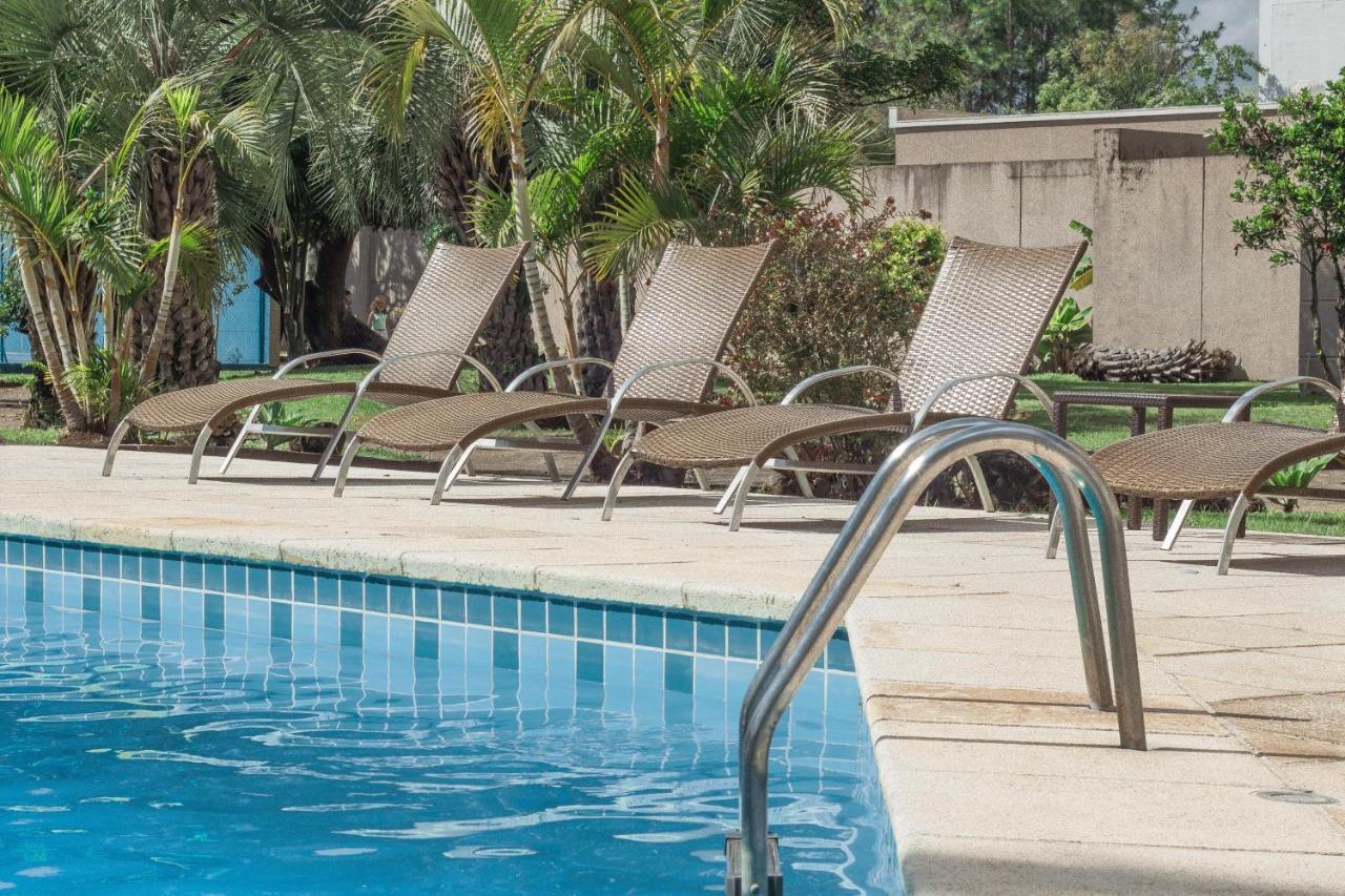 Hotel Deville Prime Porto Alegre Exterior photo A poolside lounge chair