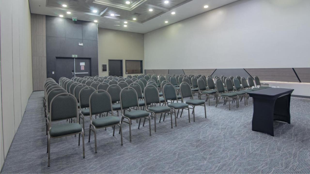 Hotel Deville Prime Porto Alegre Exterior photo The main conference room