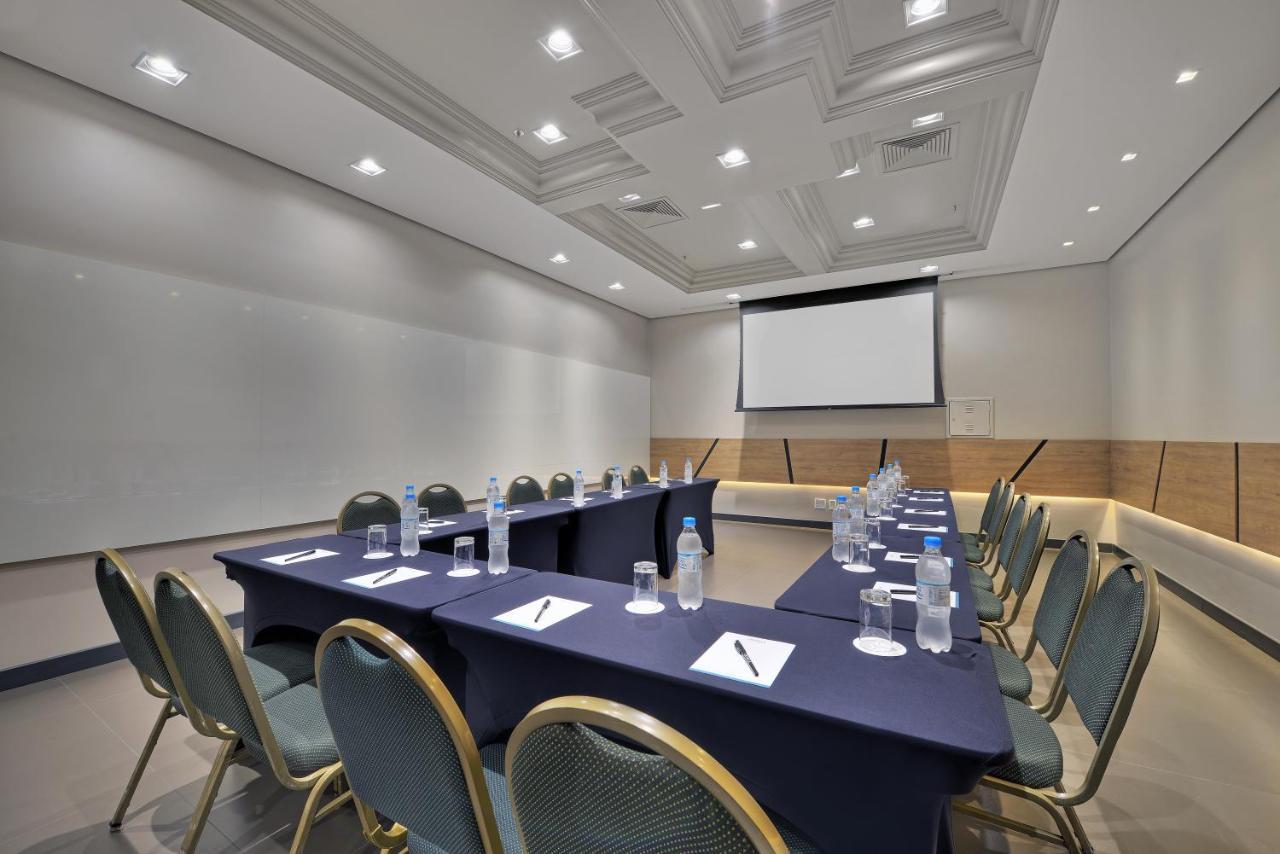Hotel Deville Prime Porto Alegre Exterior photo Meeting room