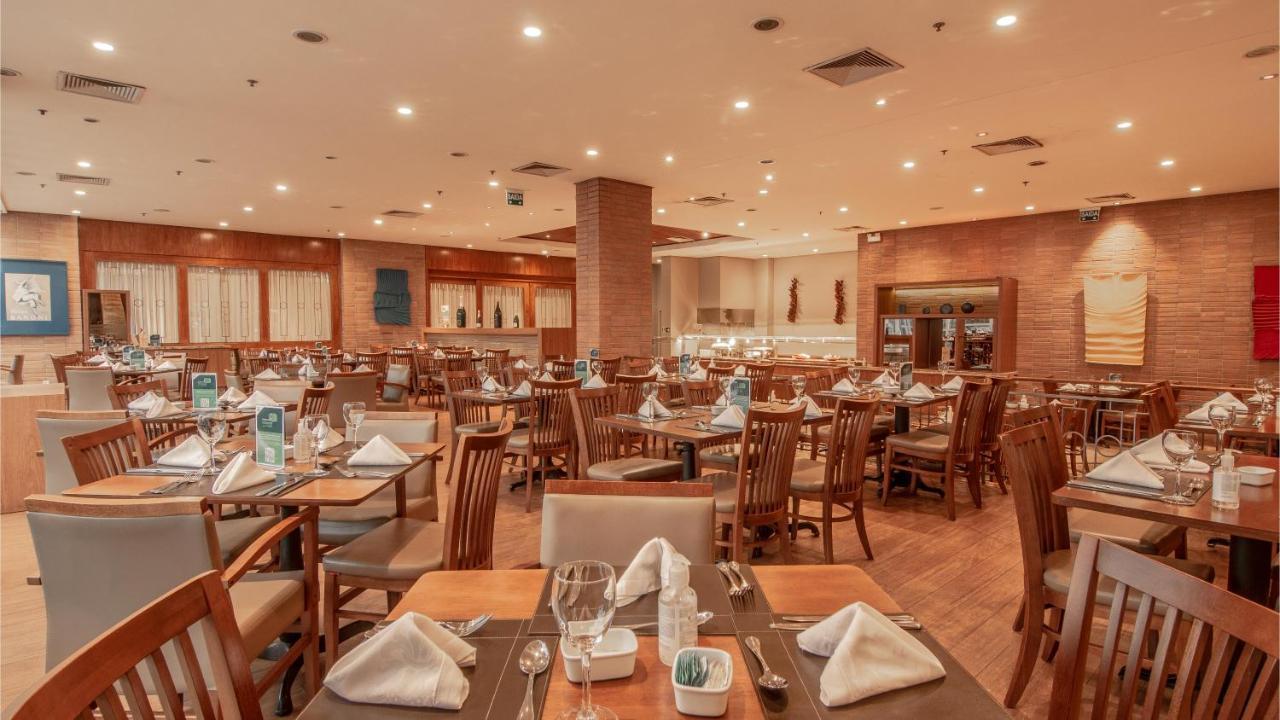 Hotel Deville Prime Porto Alegre Exterior photo The restaurant