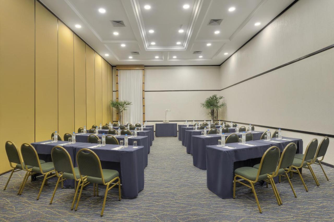 Hotel Deville Prime Porto Alegre Exterior photo Meeting room