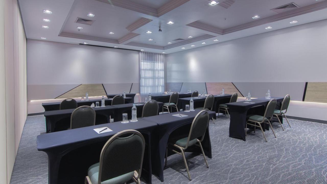 Hotel Deville Prime Porto Alegre Exterior photo Meeting room