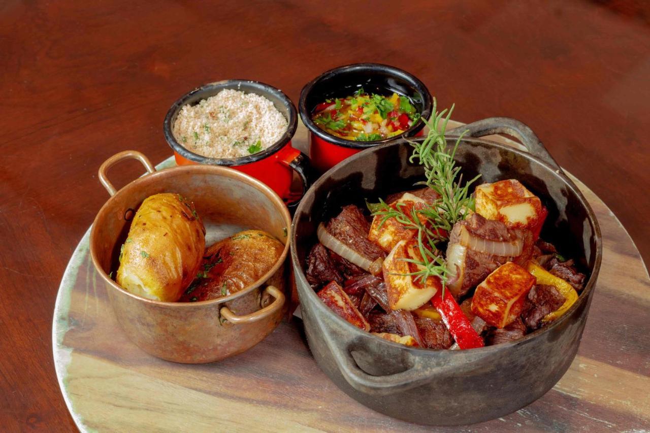 Hotel Deville Prime Porto Alegre Exterior photo A typical meal at a restaurant in Yerevan